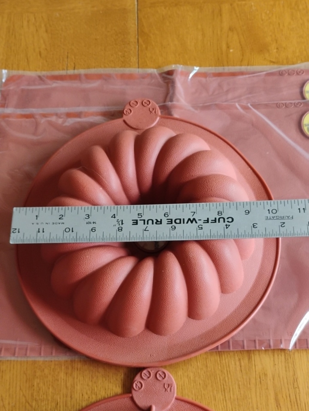 Smartware 5 Piece Silicone Bundt Pan, Cake Pans (2) & Baking Mats (2) Terracotta - Picture 6 of 8